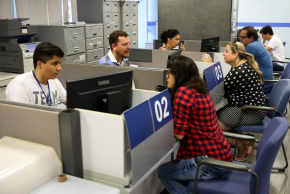 Nascidos entre junho e agosto podem realizar saque de contas inativas do FGTS na próxima sexta