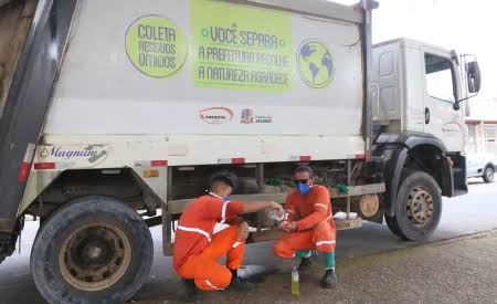 Coletores de lixo fazem paralisação em Jacareí